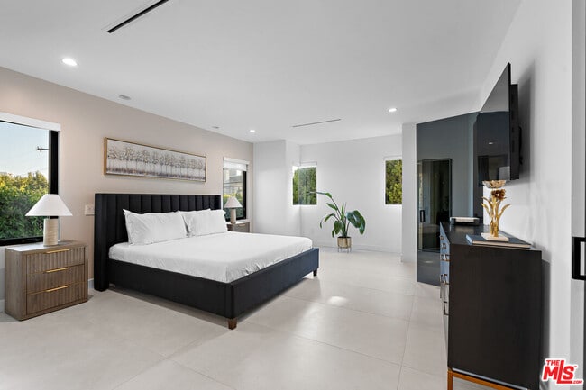 Photo - 201 S Bedford Dr