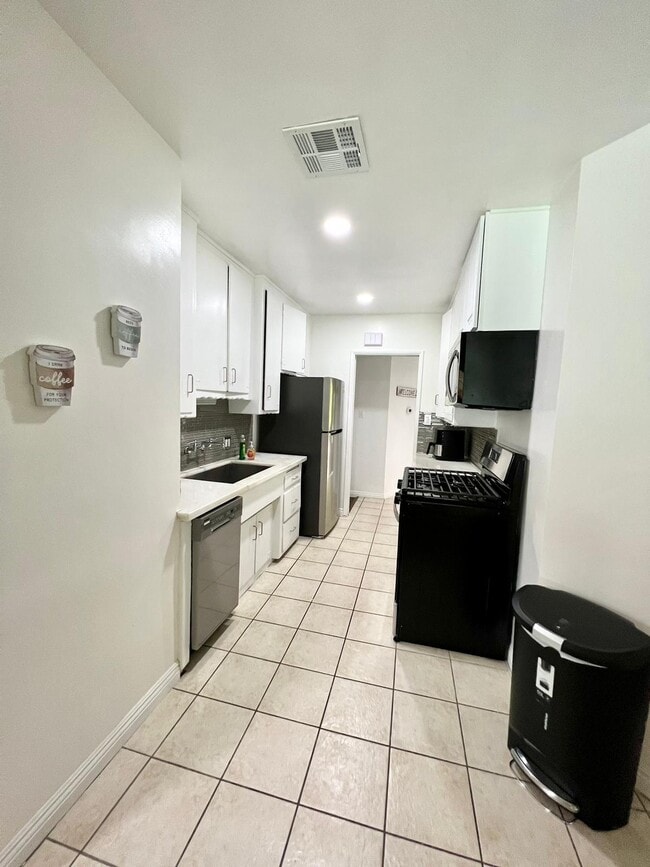 Photo - 15734 Covello St