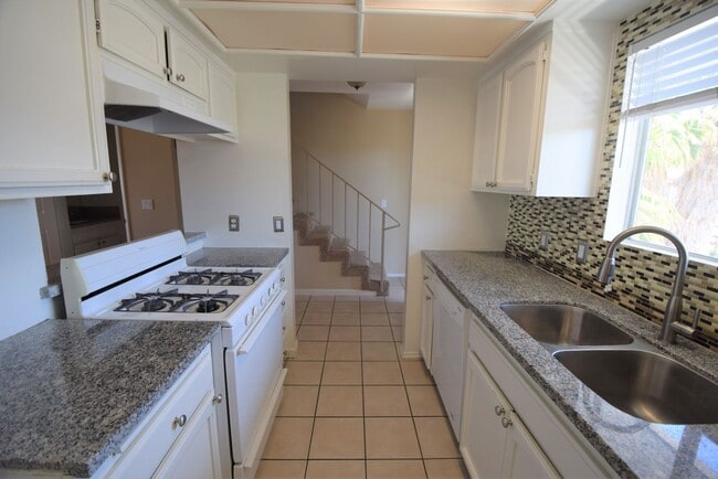 Photo - 5340 Whitsett Ave Unit 08