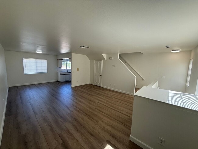 Photo - Paul Lee - R7535 Unit B