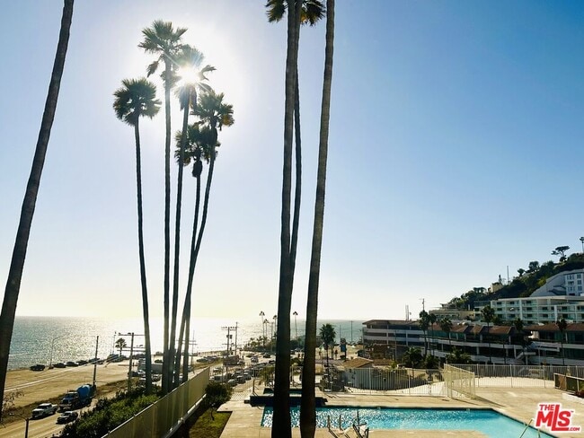 Building Photo - 17366 Sunset Blvd Unit 105