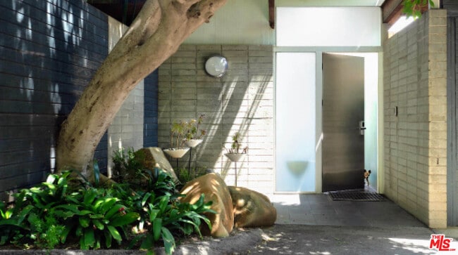 Photo - 15146 Mulholland Dr