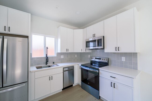 Photo - 2860 Webster Ave Unit 2851-1