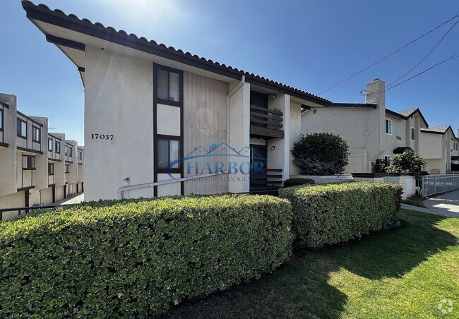 Building Photo - 3-Bed Townhome | EV Charger, New Appliance...
