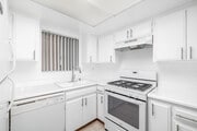 1BR, 1BA - 600SF - Kitchen - 937 10th St.