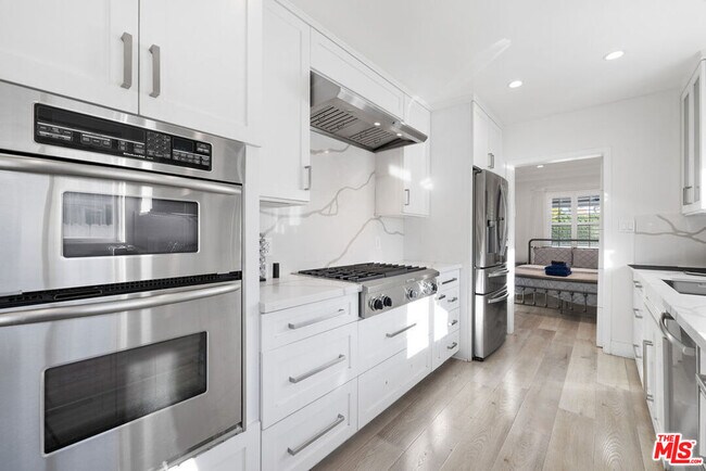 Photo - 5439 Carpenter Ave