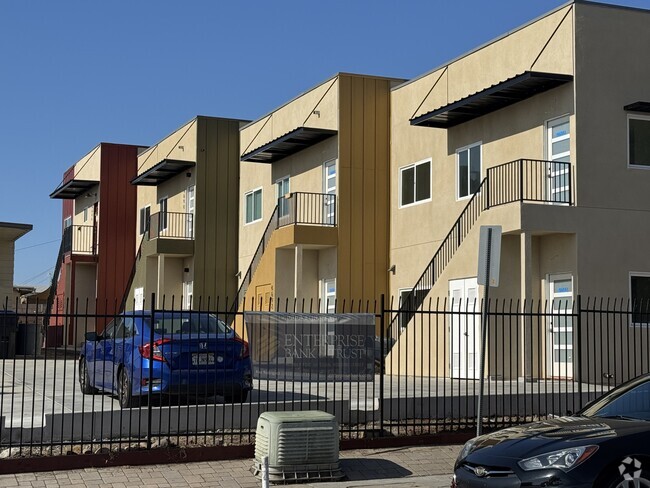Building Photo - 4692 Craigie St Rental