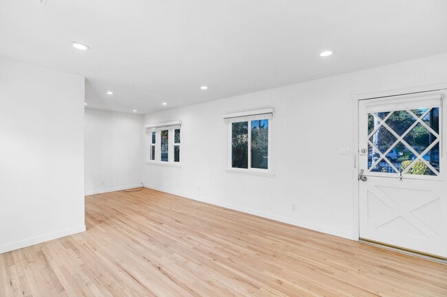 Photo - 12334 Moorpark St Unit 1