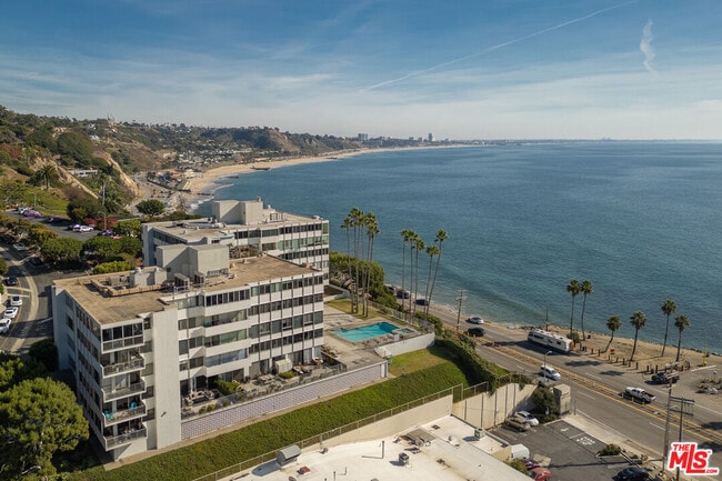 Building Photo - 17366 Sunset Blvd Unit 302