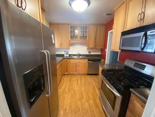 Photo - 3 bedroom, 1 bath Norwalk Home
