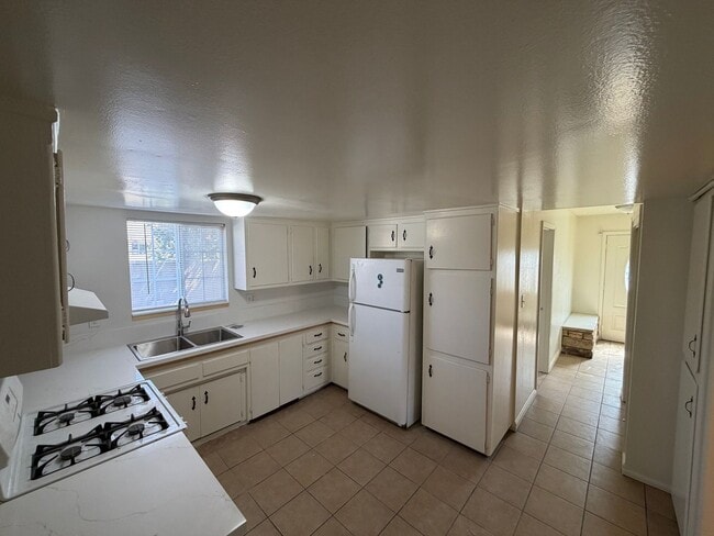 Photo - 311 E McElhany Ave