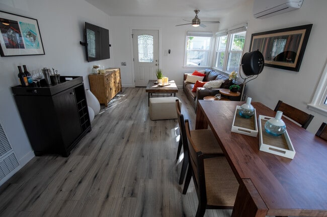 Open floor plan - 923 N Avenue 56