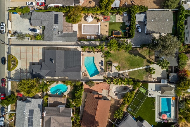 Photo - 23036 Burbank Blvd