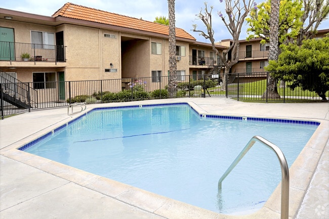 Building Photo - Los Arcos Apartments