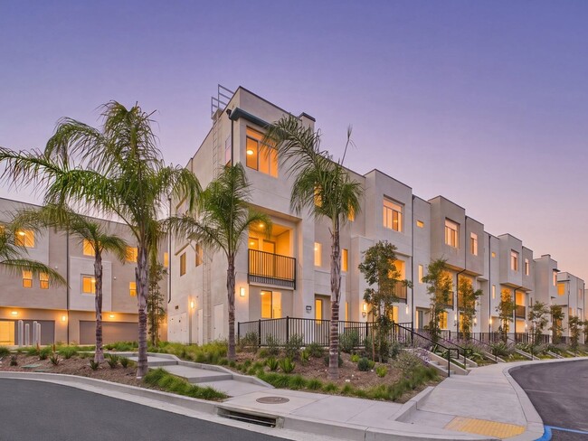 Building Photo - Solaterra Granada Hills