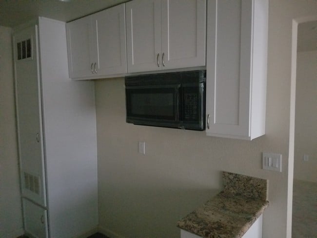 Building Photo - 2619 W Imperial Hwy Unit 1