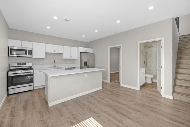 Photo - 6240 Pontiac St