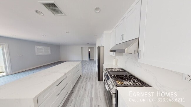 Photo - 19243 Hart St