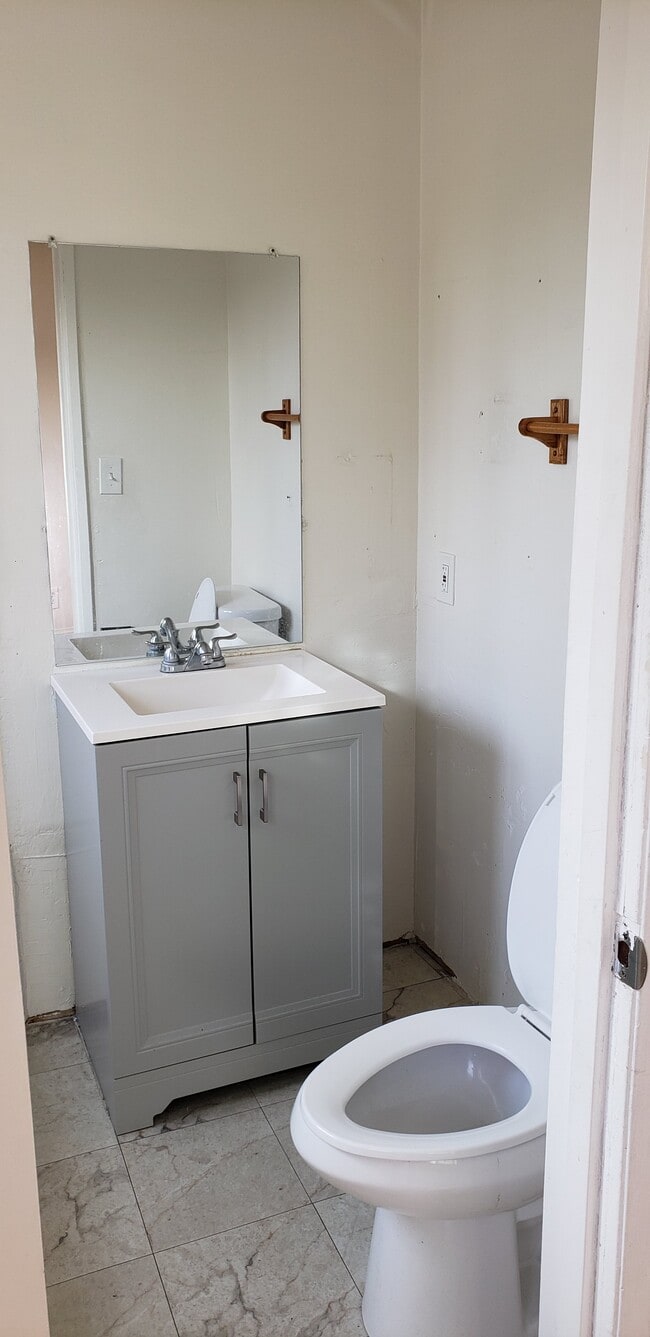 Photo - 705 S Chevy Chase Dr Unit 4