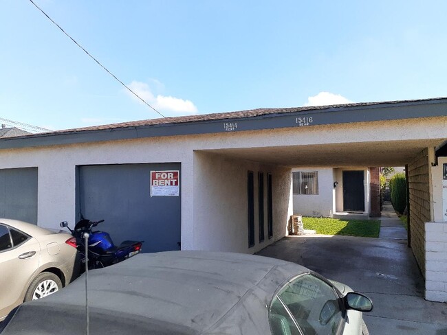 Photo - 15414 Larch Ave Unit Larch Front