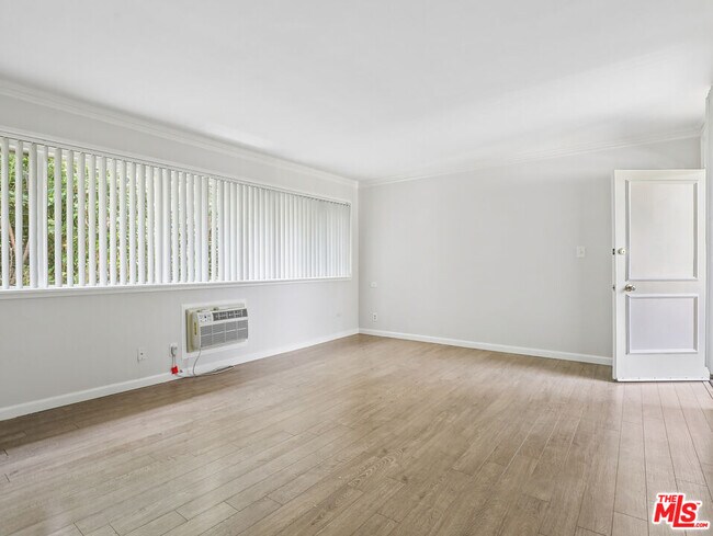 Photo - 1520 Hayworth Ave Unit 17