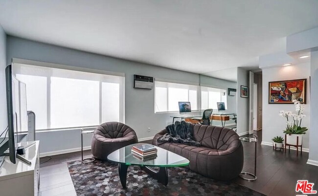 Building Photo - 1233 Flores St Unit 104