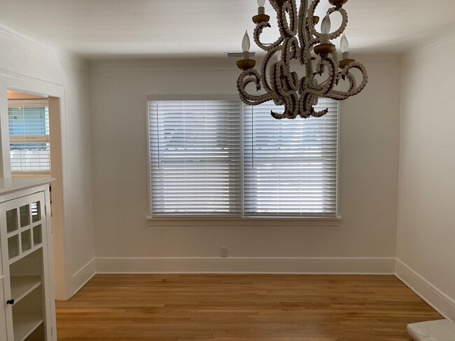 Photo - 515 N Windsor Blvd