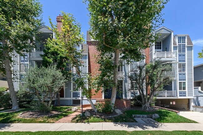 Building Photo - 11667 Gorham Ave