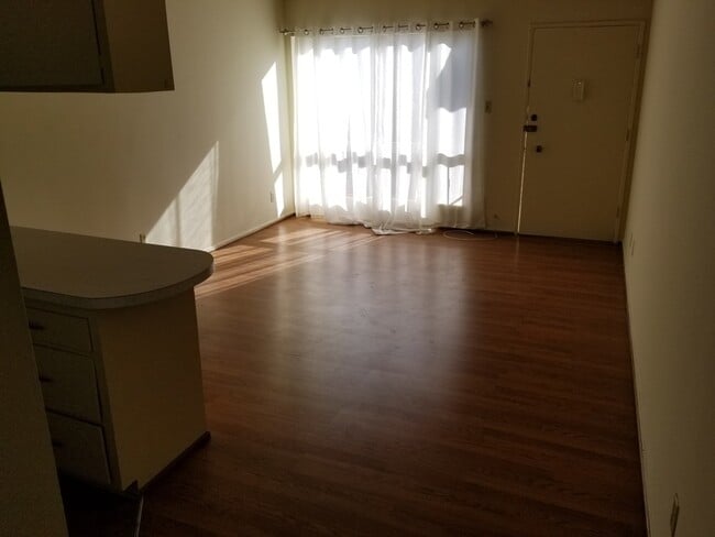 Photo - 1605 Barry Ave