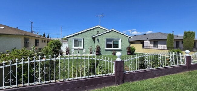 Building Photo - 23401 Catskill Ave Unit Duplex Rear