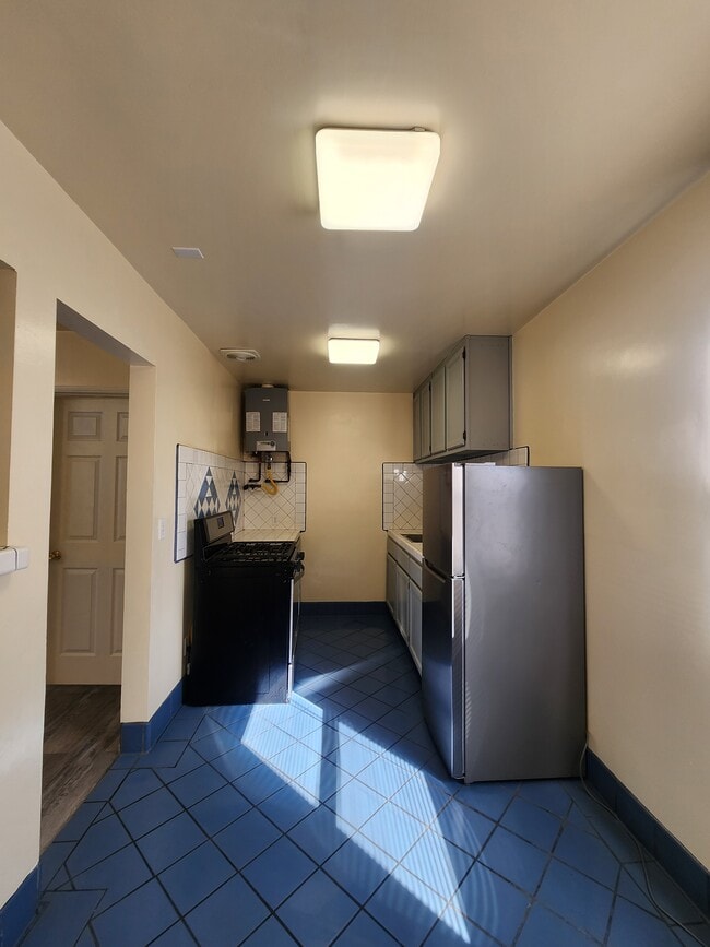 Photo - 1450 W 220th St