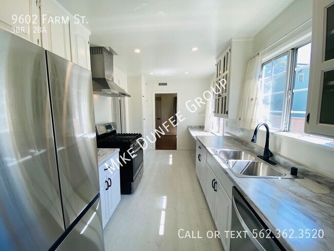 Photo - 9602 Farm St