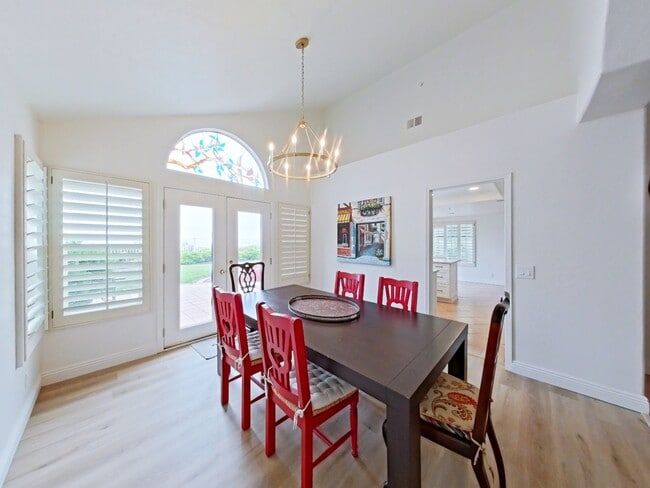 Photo - FURNISHED - Elegant 3 bedroom with office ...