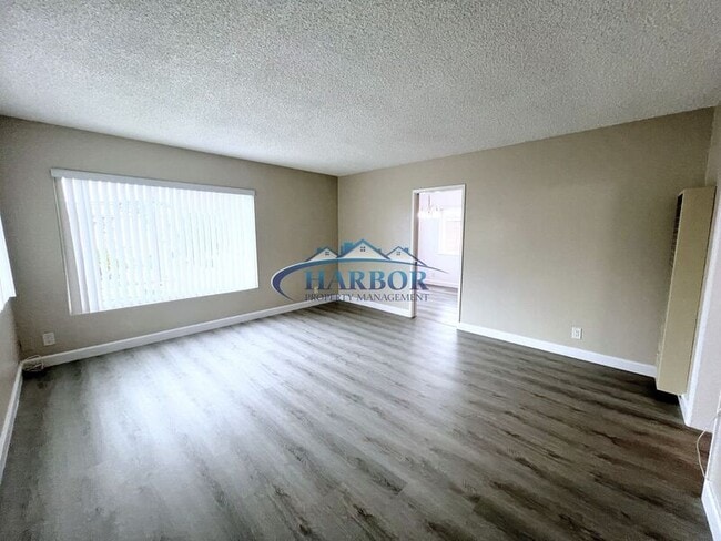 Photo - 1025 W 25th St