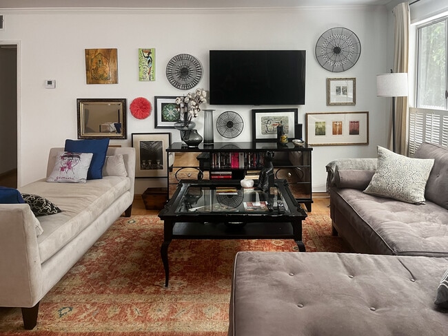 Building Photo - 700 Westmount Dr Unit #107