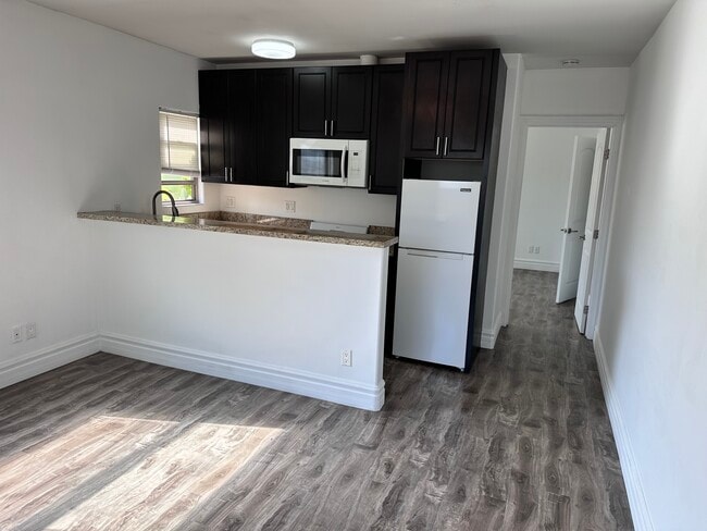 Photo - 1265 S Cloverdale Ave Unit 1265 1-2