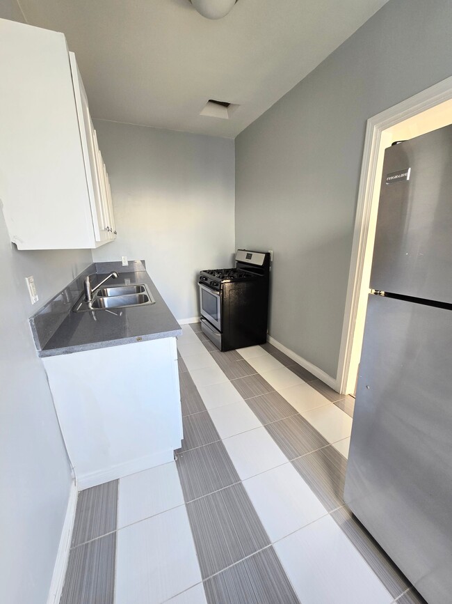 Photo - 844 N Hoover St Unit 830 N hoover st apt 14
