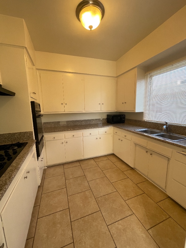 Photo - 1122 S Clark Dr Unit 4