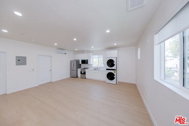 Photo - 237 N Chicago St