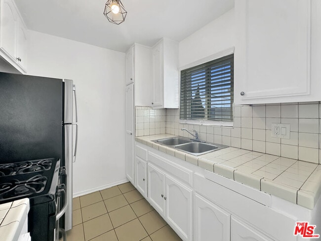 Photo - 5113 Roseland St Unit 3