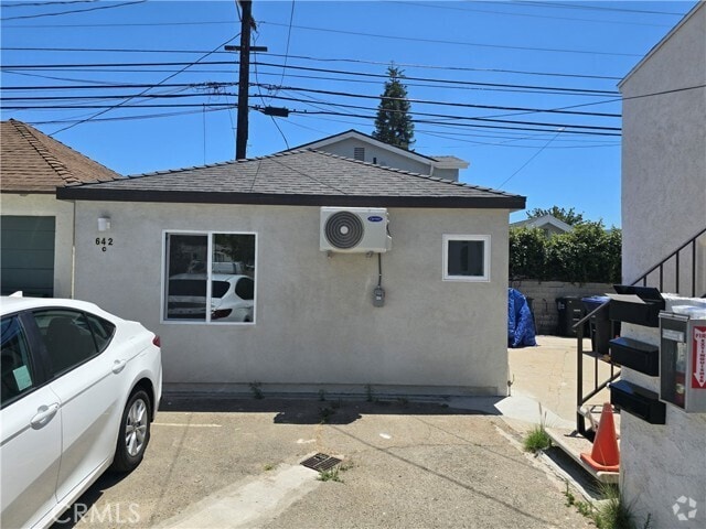 Building Photo - 642 W Glenoaks Blvd Rental