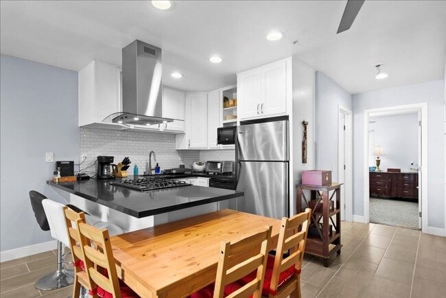 Photo - 1 Bed/1 Bath + 2 Parking Spaces and Walking Distance to Beach Unit 9