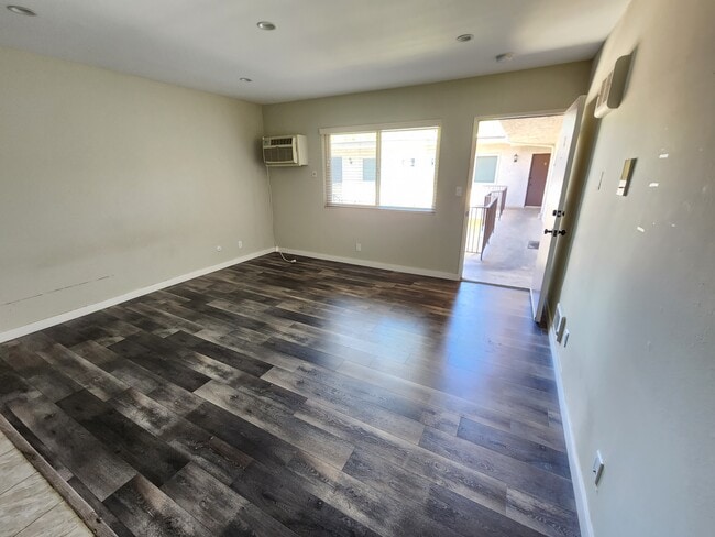 Photo - 14603 Delano St Unit DELANO