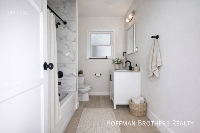 Photo - 4147 S Bronson Ave Unit 1