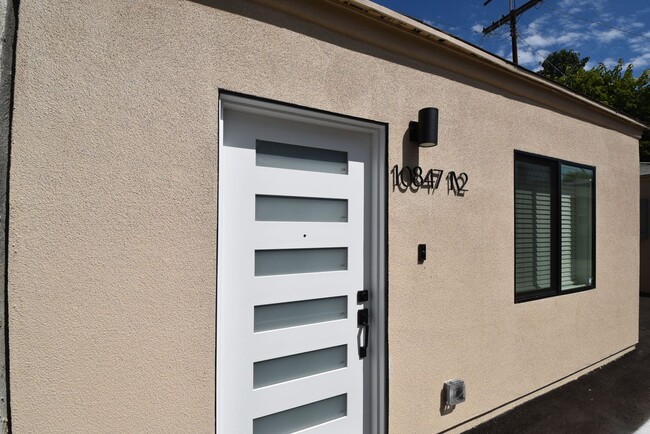 Photo - 10839 Moorpark St Apartment Unit 47.5