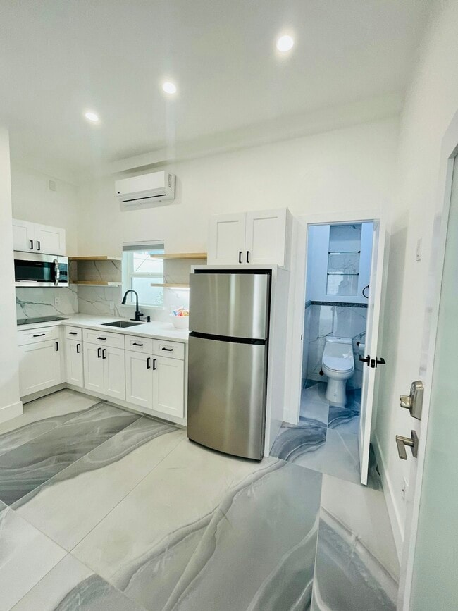 Photo - 732 Ventura Pl Unit 2