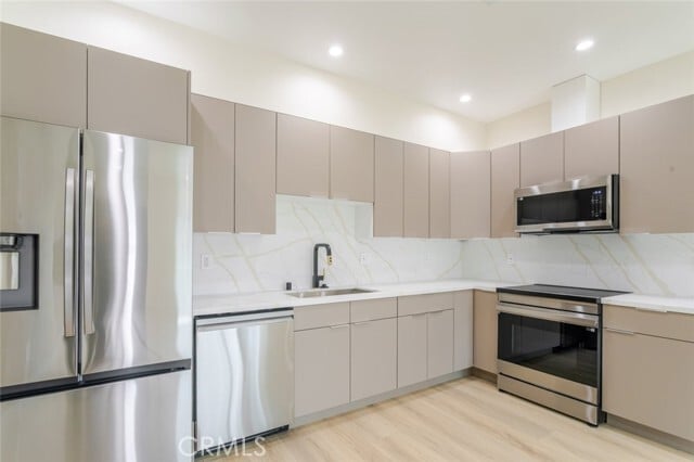 Photo - 11112 Emelita St