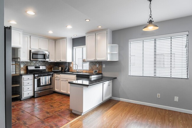 Photo - Light Filled 3-Story Townhome in Pool Community Unit Beautiful Townhome in Pool Commy!