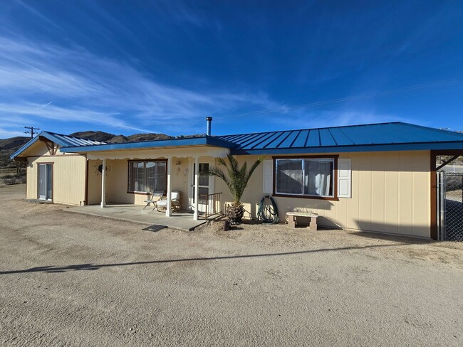 Building Photo - Secure and Spacious!