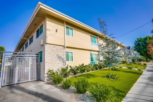 Exterior POV - 822 N. Inglewood Ave Apartments